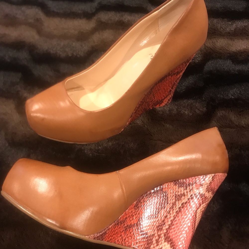 Women’s Guess platform wedges